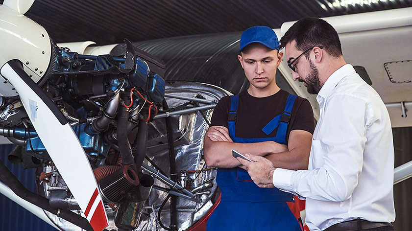 Mantenimiento y reparación de aeronaves y equipos de apoyo terrestre